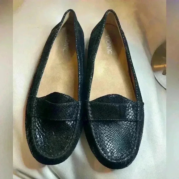 Vionic Shoes - Vionic Chill Larrun Black Snake Print Loafer